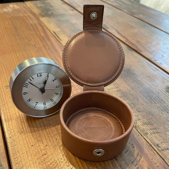 Vintage Coach Travel Clock with Case ⏰ - Picture 10 of 13